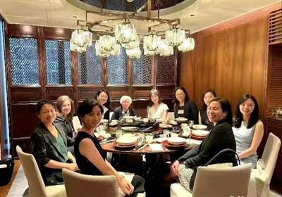 把一个对华充满恶意和谜一样的自信的美国政客神化为“对华最友好的美国官员”,是几个意思呢?