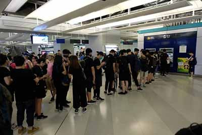 元朗“复仇者联盟”?别逗了!昨天(27日),香港的街头对峙再次说明一件事!