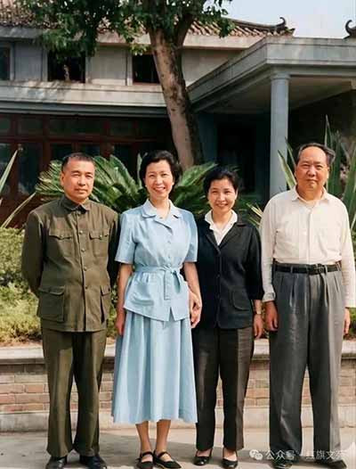 毛主席的志,从来不是得天下,而是改天下。天下在手,却未改变,所以他郁郁寡欢,改变发生,哪怕只是一步,他便由衷喜悦。