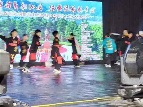 【红歌向着韶山唱】山东郯城纪念毛主席诞辰128周年，世代不忘的恩情！