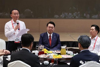 重度污染的地球、迷茫无助的普通人群,需要李在明这样的有识之士站起来发声、呐喊、争取。