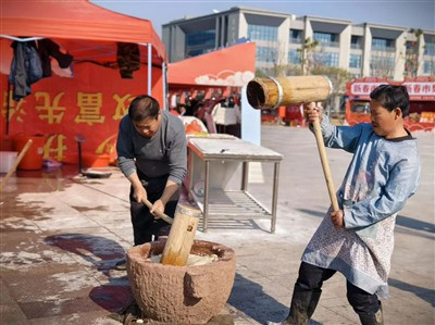 人们怀念“年味”,怀念的其实是曾经的社会共同体带给我们的集体主义氛围。