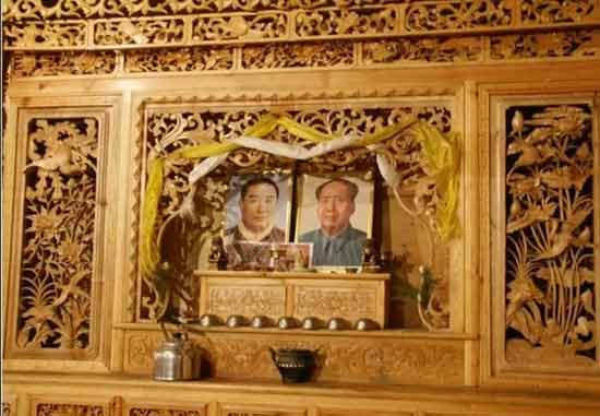 西藏山南党政代表团来到韶山，毛主席是西藏人民的大救星！