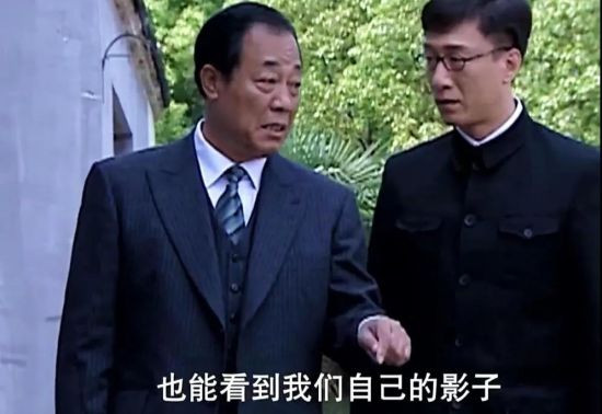 蒋介石政权虽然有若干反腐的业务链,但是这些业务链,必然由人执行。这些人只能是生活在现实之中的有私利的人。反腐业务的关键功能,如果由某一组织或个人承担,必然导致权力一家独大,一家独吞。如果由几个组织或个人分担,互相牵制,必然导致几家达成协议,联手分肥。