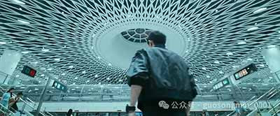 秘密战线的勇士,何以能够在极其复杂的条件下保持忠诚?对这个问题的回答,应该是全片的灵魂。