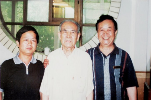 赵东民:沉痛悼念毛主席的机要秘书高智同志