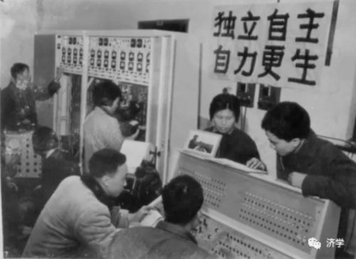 毛主席领导经济建设会照搬“苏联模式”吗？