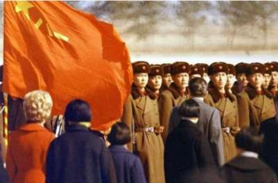 人类战争的历史，为无数精彩的阳谋与狡诈的阴谋提供了共同表演的舞台，到底谁在威胁大多数人类的存在权?又由谁来掌控人类社会的重塑权?其答案不在垄断势力那里，只因为，保证绝大多数人现实生活的生产与再生产，才是人类社会发展的全部意义所在，真理就在于此。