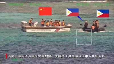 文章指出，2026年7月菲律宾在仁爱礁暴力袭击中国海警、又连续侵闯黄岩岛，正值南海仲裁案非法裁决10周年、菲任东盟轮值主席国、“南海行为准则”磋商关键窗口三期叠加，背后是美日操纵，意在固化侵占成果、绑架东盟议程、服务美日战略。作者批评中方长期“经济统帅政治”、克制忍让，严重低估菲方决心与美日干涉能力，致使争端不断升级，从未解决；主张放弃一味退让，“以斗争求团结”，借机全面反击，坚定捍卫领土主权。