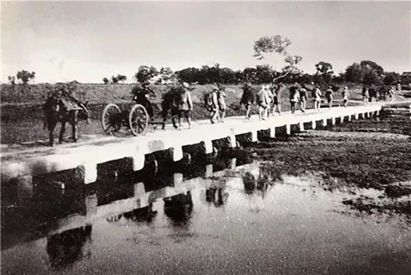 【纪念青岛解放77周年】1949：中美对峙青岛的前前后后