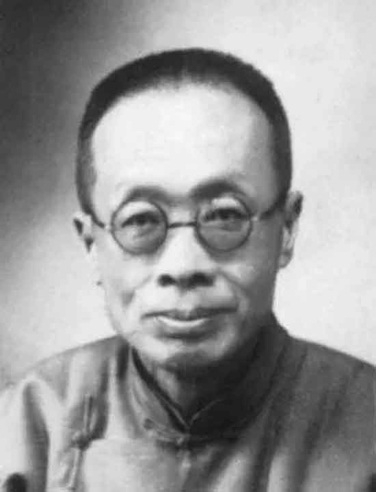 随着伟人离去,中国陷入了迷茫,相当一批人又回归到了对美国的崇拜和恐惧中。知识界的张东荪们,又批量产生了,并依旧活跃在中国的各大舞台上,掌握者对美关系的话语权。