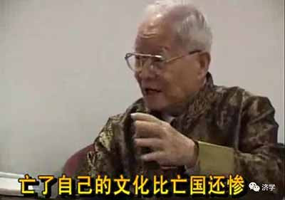 将来在历史书上,2003年抗击非典的老中医老英雄邓铁涛,必定会有浓墨重彩的一笔。