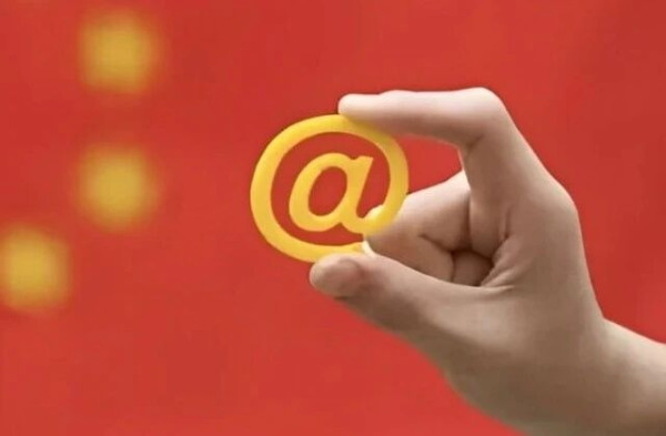 某些领导干部、如果蜕变成利益集团的帮凶，那就另当别论了。