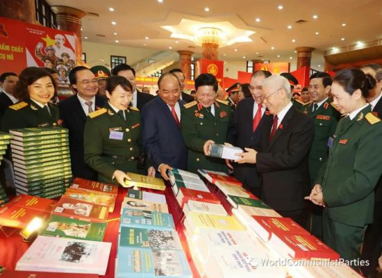 实践证明，只有祖国完整的独立、主权得以确保，国家民族利益得到维护，越南人民才能享有自由、幸福，为建设和发展一个富裕美丽、文明、现代化、与五大洲强国并驾齐驱的越南创造便利的条件和环境。