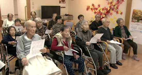 当我们自嘲打工人的时候，日本遍地都是七八十岁的资深打工人