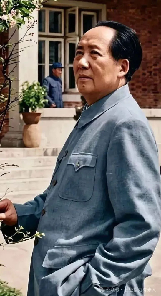 关于“谁解决了中国人的吃饭问题”这一议题，近年来舆论场中出现了一种颇为流行的说法，即认为“七八年以后才解决了吃饭问题”，暗示前三十年中国人“吃不上饭”。这种观点以简单化的时间截断来抹杀历史的连续性，既不符合事实，也不符合科学社会主义的基本原则。