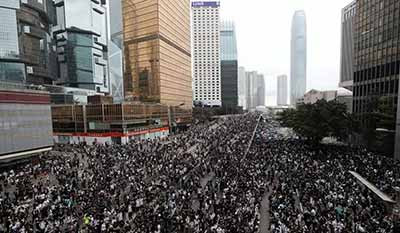 香港骚乱，佩洛西蔡英文竟叫好？！90万港人站出来了