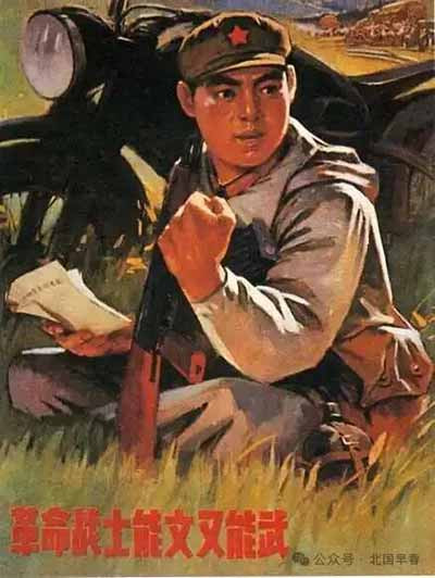 在资本主义社会，文化生产被资本的逻辑所主宰。知识分子为了生存和发展，常常需要迎合市场的需求，接受资本的资助与审查。许多作家、艺术家在这种环境下，成为了资产阶级的“精神雇佣劳动者”。他们的创作不可避免地带有资产阶级意识形态的烙印，作品中充斥着对消费主义、享乐主义的宣扬，对社会不平等现象的忽视或美化。这种依附性使得文化生产成为资本积累的工具，失去了批判现实、启迪民智的功能。