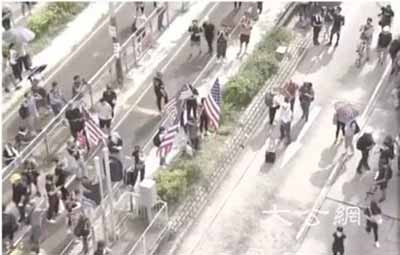元朗“复仇者联盟”?别逗了!昨天(27日),香港的街头对峙再次说明一件事!