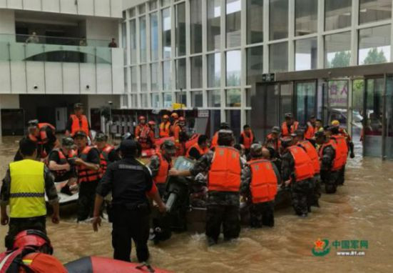 子弟兵星夜驰援！郑州阜外医院近5000被困人员成功脱险