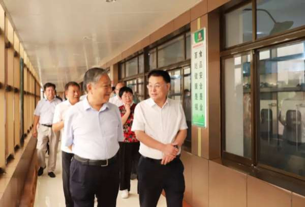 河南省南街村党委书记王宏斌参加“展新颜”新型村级集体经济发展论坛