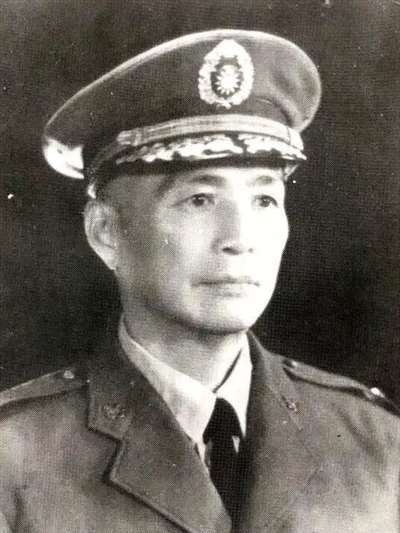蔡孝乾证明了,有些人即便有“最老的资格”,“光辉的履历”,“昔日的功勋”,“苦难的考验”,但是在一个安逸的环境里,没有节制和有效监督的同时掌控经费和权力,“久经考验”最终也抵不过财色侵蚀。