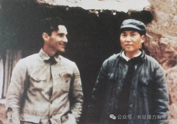 毛主席如此重视哲学，是因为他把哲学理解为世界观和方法论，理解为“思想工具”。掌握这个工具，就能透过现象看本质，就能在复杂斗争中把握方向。今天很多人在工作中遇到困惑，往往是因为缺少哲学思维，就事论事，看不清根本。