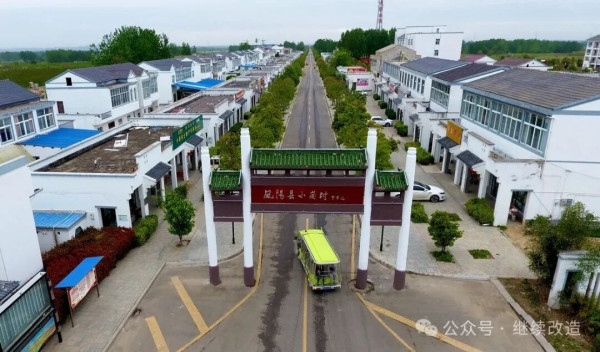 在很多人的印象里,小岗村和南街村,是两座性格截然不同的中国乡村地标。