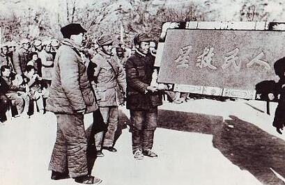 敬爱的毛主席离开我们已经整整四十年了，今天的人民在怀念毛主席的时候，喜欢称那个人民当家作主的时代为毛泽东时代。那个时代不仅给中国而且给世界留下了不可磨灭的印记。