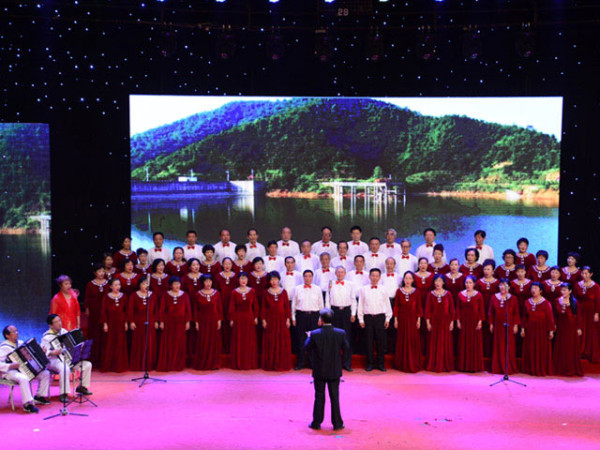 重温红色经典 唱响时代乐章——记古城保定大型群众性文艺汇演