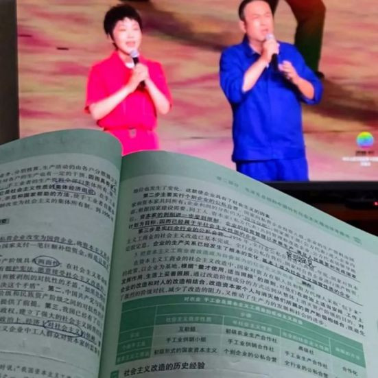 这首红歌唱得太有气势了，太振奋人心，太接地气了，太令中国人民舒适了！当然，也太令小人、公知、恨国党、美狗、精日和美帝等一切反动派咬牙切齿了！