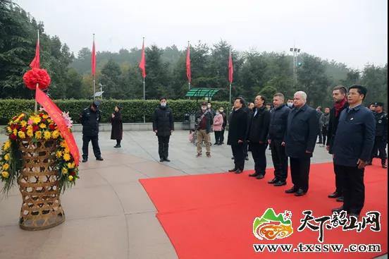 央视报道纪念毛主席诞辰127周年活动,滚滚洪流谁也阻挡不住!