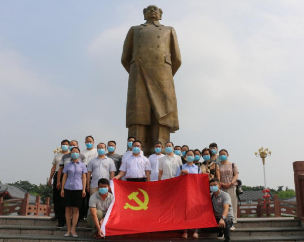 无视反毛公知的感受:这家机构的年轻人竟如此真诚的纪念毛主席!