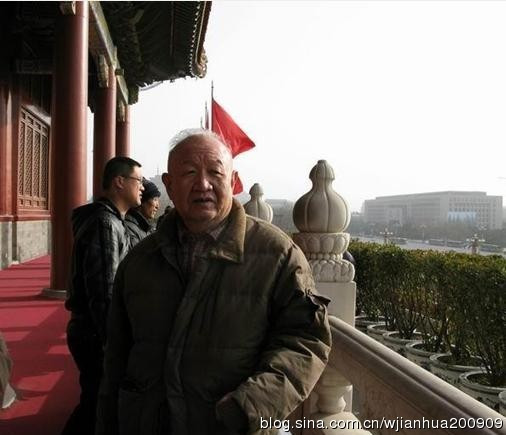 前不久,美国《达拉斯时报》编辑陆源因公务去中国大陆,与戚本禹相见,谈及往事。谈话中陆源曾就李志绥写的《毛泽东私人医生回忆录》征询戚本禹的意见。戚本禹坚决驳斥了李志绥,并透露了许多文革和中国共产党中央的历史秘闻。