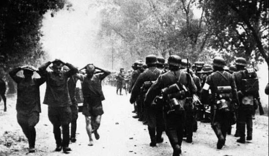 美国在越南打了10年，一次都没敢越过17度线。帝国主义在东方架起几门大炮就可以征服一个国家、一个民族的历史，一去不复返了! 这就是抗美援朝的意义。这就是中国人民解放军打出来的地位！