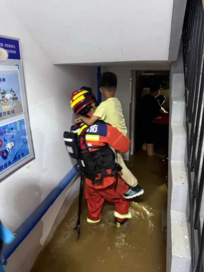 暴雨下的东北民间，正在经历什么？