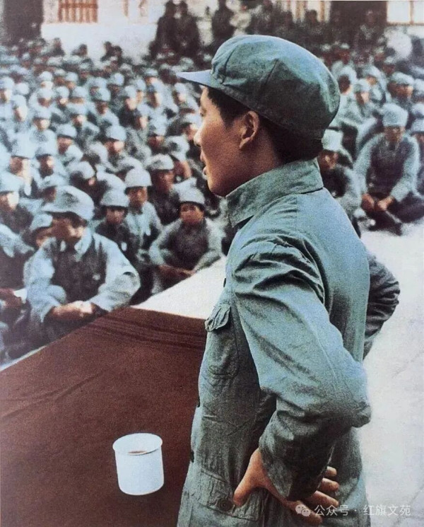 这两道封印，一道蒙住人的眼睛，一道捆住人的手脚，让底层百姓世世代代困在他们划定的牢笼里。这也是旧世界运行了数千年的潜规则，是所有精英阶层的安全来源。