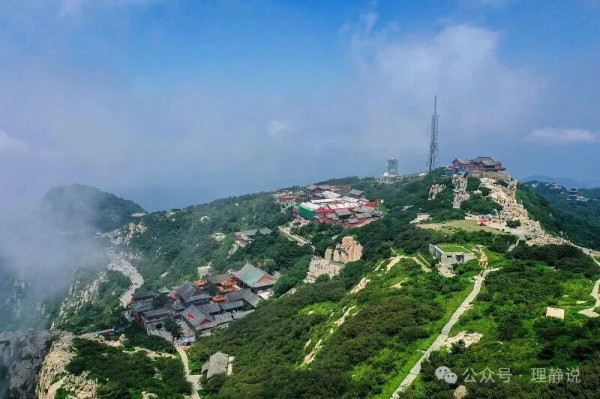 久而久之,一种不自觉的官本位惯性悄然滋生:习惯了以隔离求安稳,以壁垒划界限,把管控放在前面,把便民放在后面。