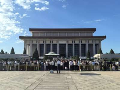 美国原总统尼克松曾说过：毛泽东同志不仅是中国的，也是世界的--写在毛泽东同志逝世50周年之际