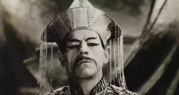 美国白人男性:中国男人不配拥有中国女人!