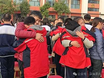 任何主义的存在都有其价值出发点，优劣与否或许仁者见仁，但为了私利而扭曲崇高、挂羊头卖狗肉的 “伪主义”，则理应被警惕、被摒弃。