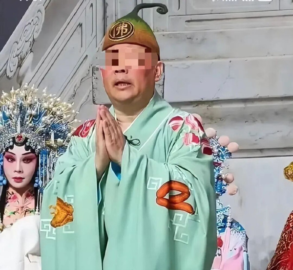 技艺能够赢得掌声，敬畏才能赢得长久尊重。舞台之上，可以开怀造趣，但民族历史记忆，永远不该成为博取笑声的道具。