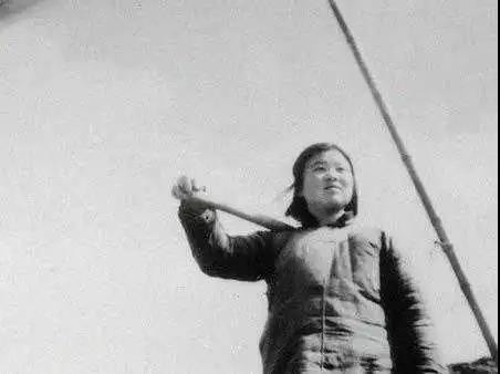 从来没有救世主,也不靠神仙皇帝,人民万岁。