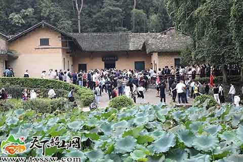 “十一”长假第二天 韶山迎来游客高峰