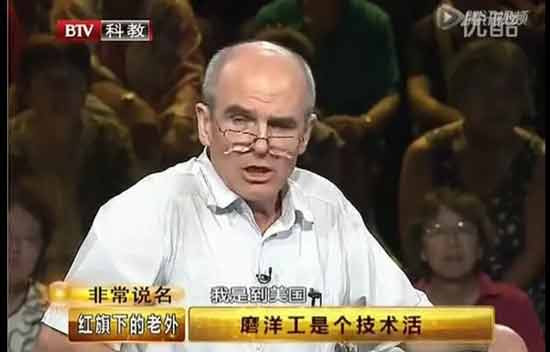 虽然董事长和普通员工分工不同,但大家都是为公司做贡献,凭什么成果都是你的,责任都是大家的?凭什么你能随意监督、斥责、开除员工,而员工不能坦坦荡荡说一句:“老张,好久不见啊”?
