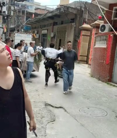 晋江鞋厂火灾是资本积累规律的结构性产物：在全球价值链低端锁定与经济周期下行的双重挤压下，中小制造业企业通过灵活用工、占用非正规空间等手段，系统性外部化劳动力再生产成本与压缩不变资本以维持剩余价值率。地方监管部门则在增长绩效与安全底线之间摇摆，“以罚代管”，屈从于资本积累逻辑。唯有在公有制下重新赋予无产阶级实质性的经济民主与政治民主，使其成为企业管理的主体并介入全球劳动治理，才能打破这一结构性困局。