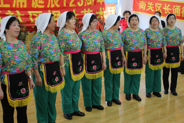 吉林省长春市人民隆重纪念伟大领袖毛泽东主席诞辰一百二十三周年