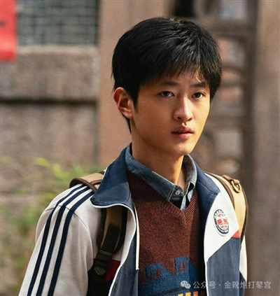 如果一定要说《抓娃娃》这部电影有什么价值的话,那也只能是通过虚构的剧情再一次诉说了一个可怖的道理:有钱人真的是什么都想占,连艰苦朴素也不愿放过。