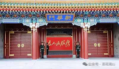 春节到了，热爱毛主席的人们，给老人家拜年了!!!
