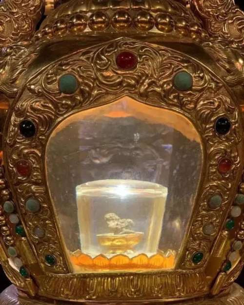 中华文明的先祖，三皇五帝，带领子孙生存繁衍，不断开拓发展，最终有了亿兆后人。远祖们践行了天下大同理想，只做人杰，只做领袖，没有装神弄鬼，让族人膜拜为神。